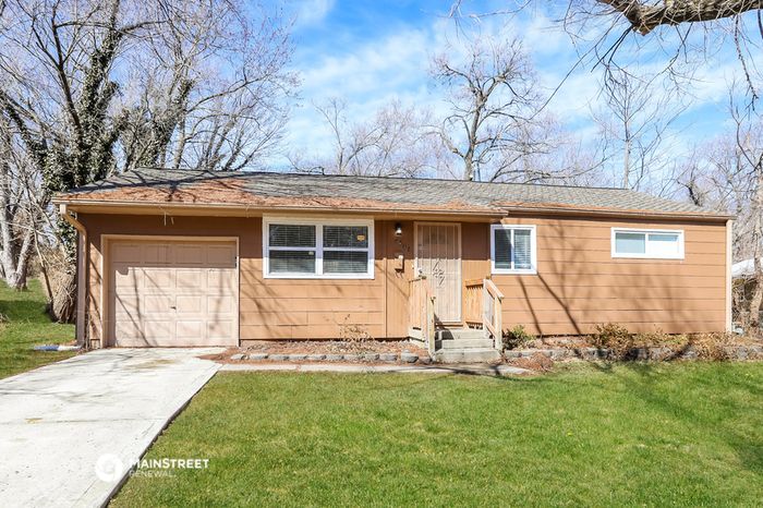 8502 Crystal Ave, Kansas City, MO 64138