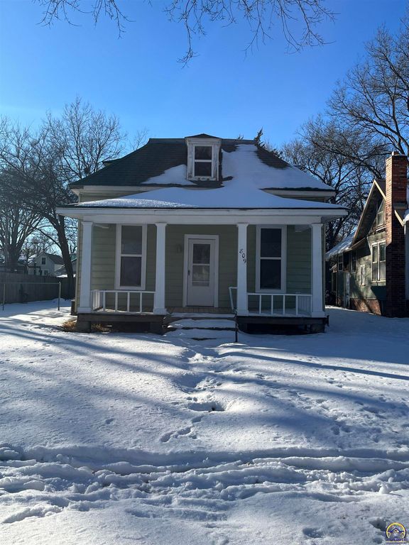 809 Cottonwood St, Emporia, KS 66801