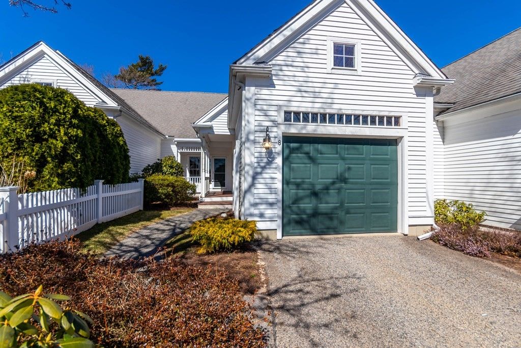 8 Holly Hill Ct #8, Bourne, MA 02532