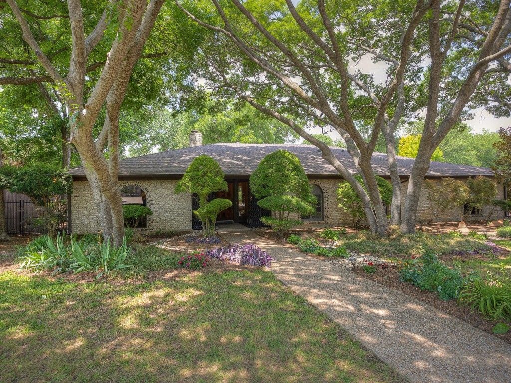 7108 Falling Springs Rd, Fort Worth, TX 76116
