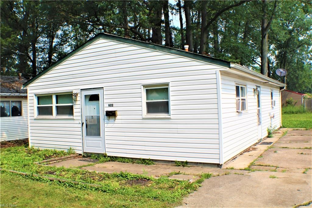 622 Delaware Ave, Elyria, OH 44035