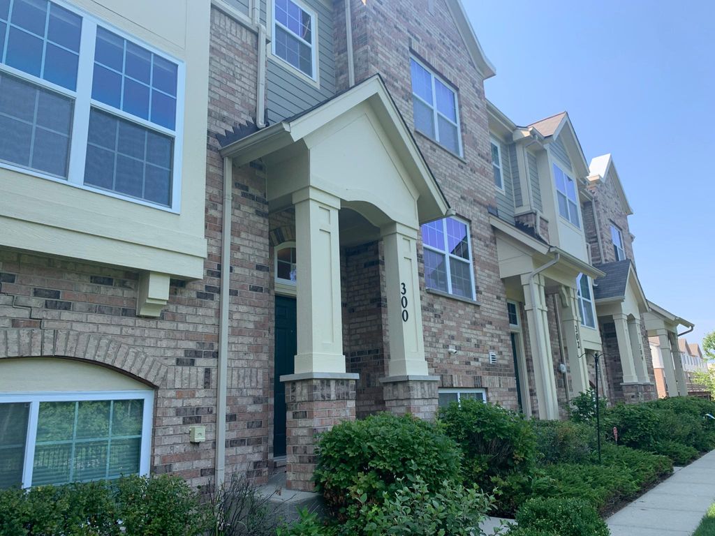 300 Prairie Ct, Morton Grove, IL 60053