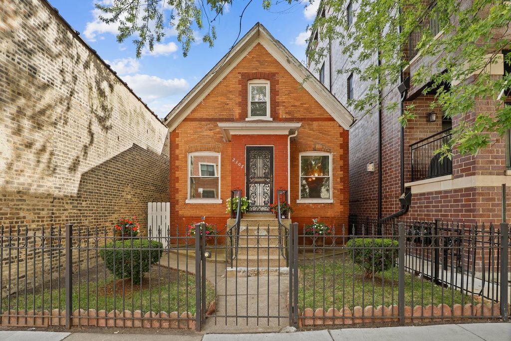2307 W Foster Ave, Chicago, IL 60625
