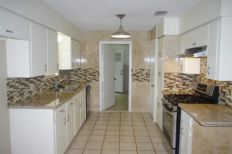 8320 W  1st St, Needville, TX 77461