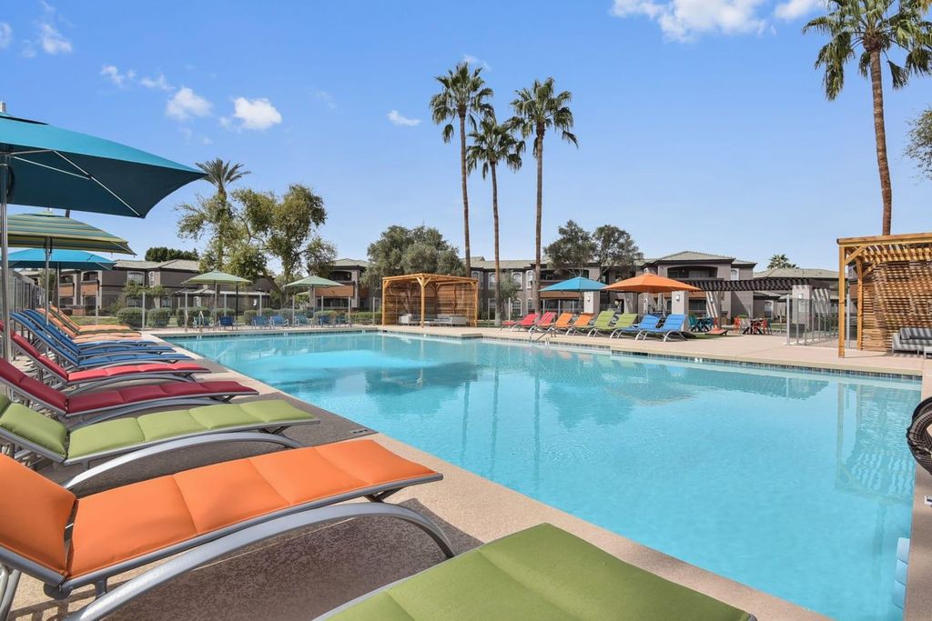 825 W Queen Creek Rd, Chandler, AZ 85248