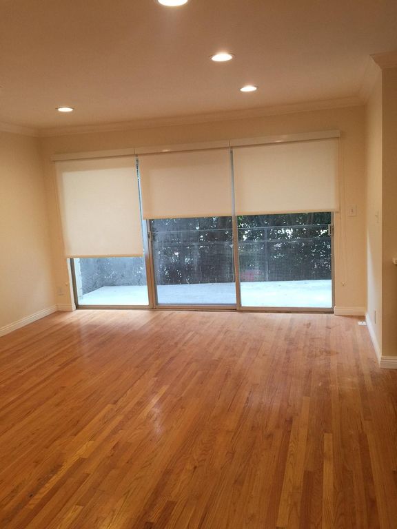 855 Moraga Dr #6, Los Angeles, CA 90049