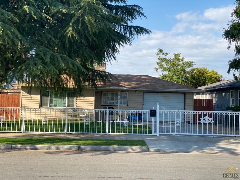 1212 E 18th St, Bakersfield, CA 93305