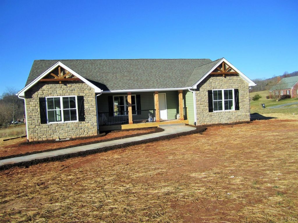 5 Cedar Gate Rd, Madison Heights, VA 24572