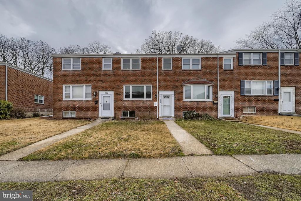 967 Circle Dr, Baltimore, MD 21227