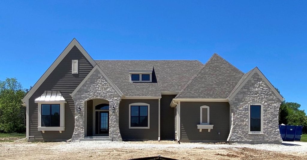 homes for sale in pewaukee wi