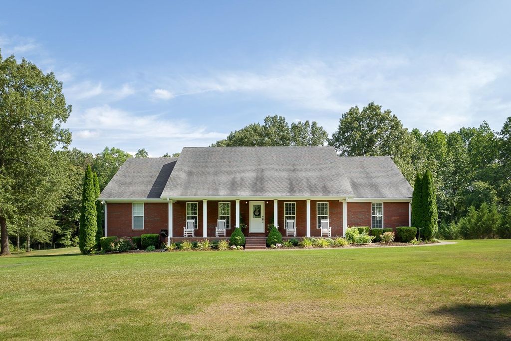 150 County Road 142, Florence, AL 35634
