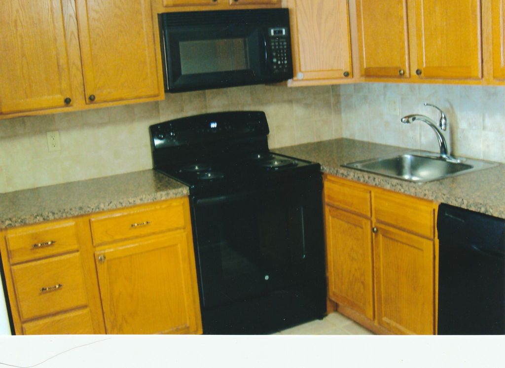 637 Tollis Pkwy, Broadview Heights, OH 44147