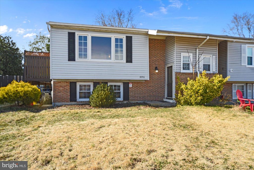 1056 Vena Ln, Pasadena, MD 21122