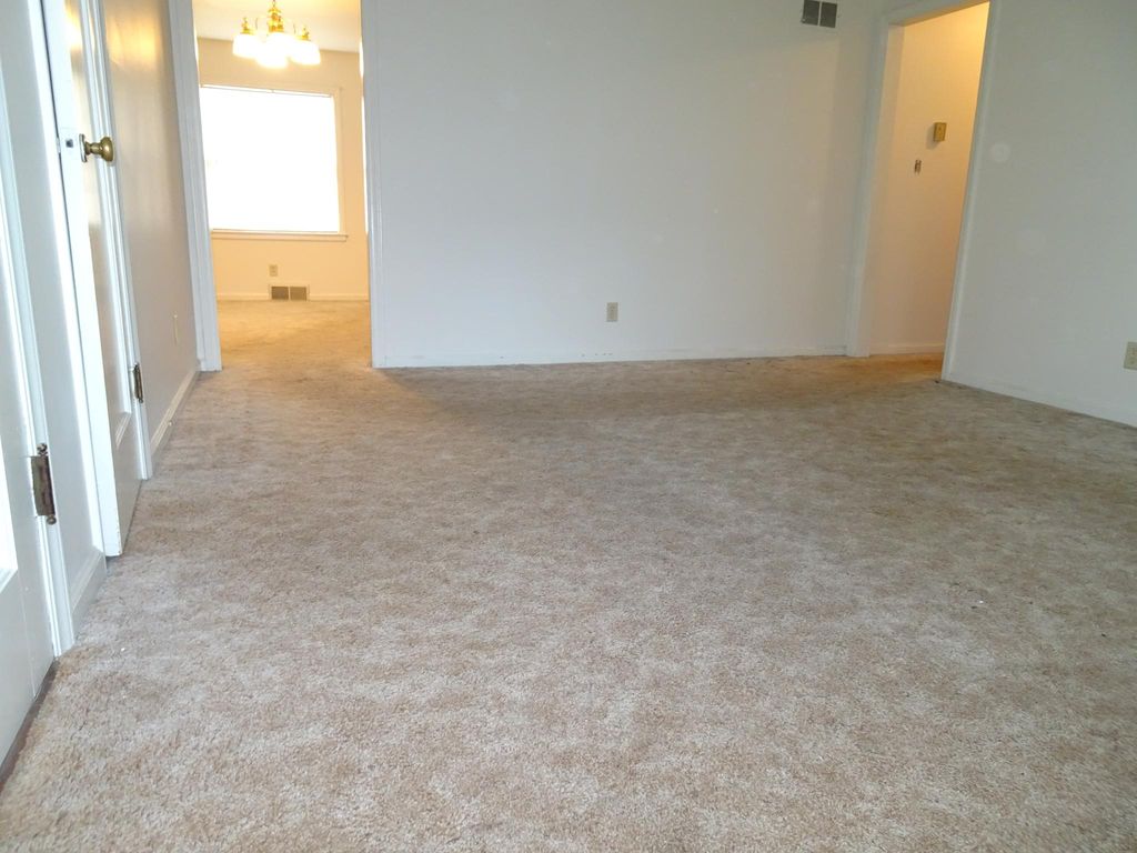 518 S Beverly Dr, Wichita, KS 67218