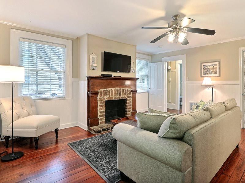 123 W Park Ave, Savannah, GA 31401