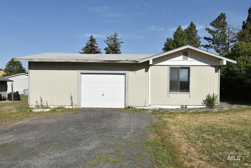 1002 Valerie Ct, Moscow, ID 83843