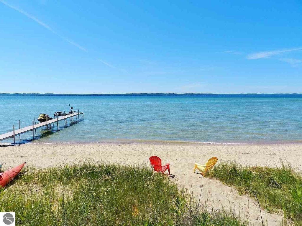 1990 Phelps Rd, Traverse City, MI 49686
