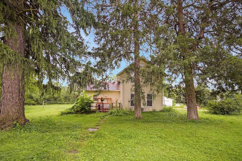 29335 E Big Barn Rd, Canton, IL 61520
