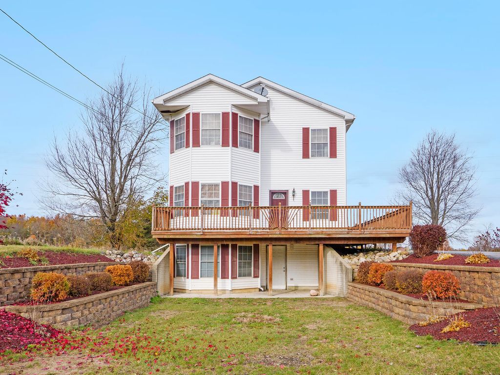 14204 Northmoor Dr, Cement City, MI 49233