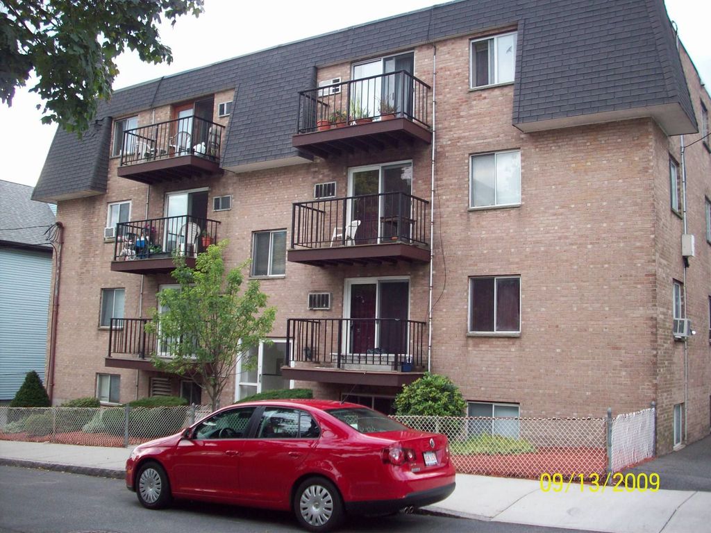 22 Irving St #16, Everett, MA 02149