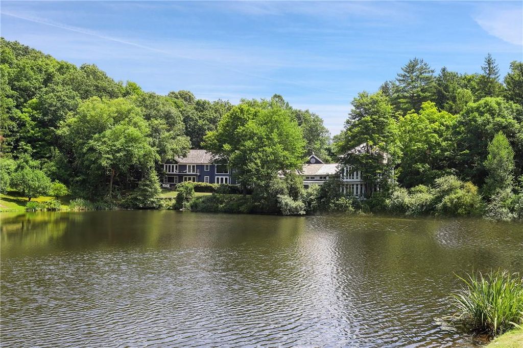 27 S  Bedford Rd, Pound Ridge, NY 10576