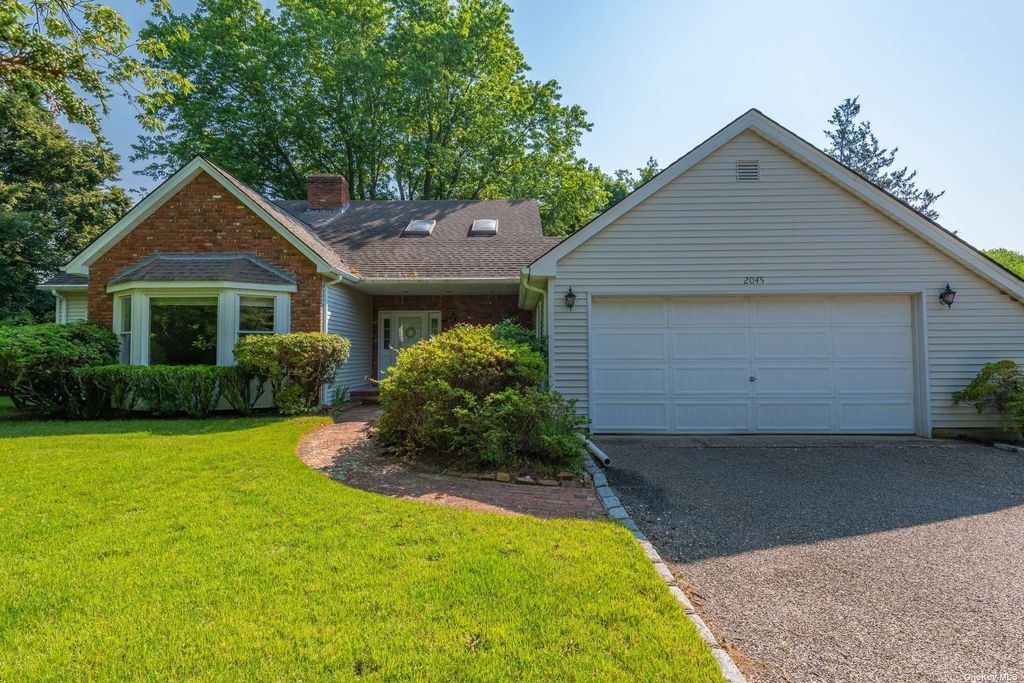 2045 Marratooka Rd, Mattituck, NY 11952