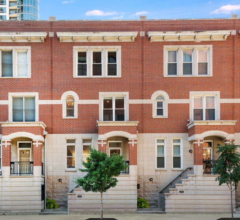 419 W Grand Ave #C, Chicago, IL 60654