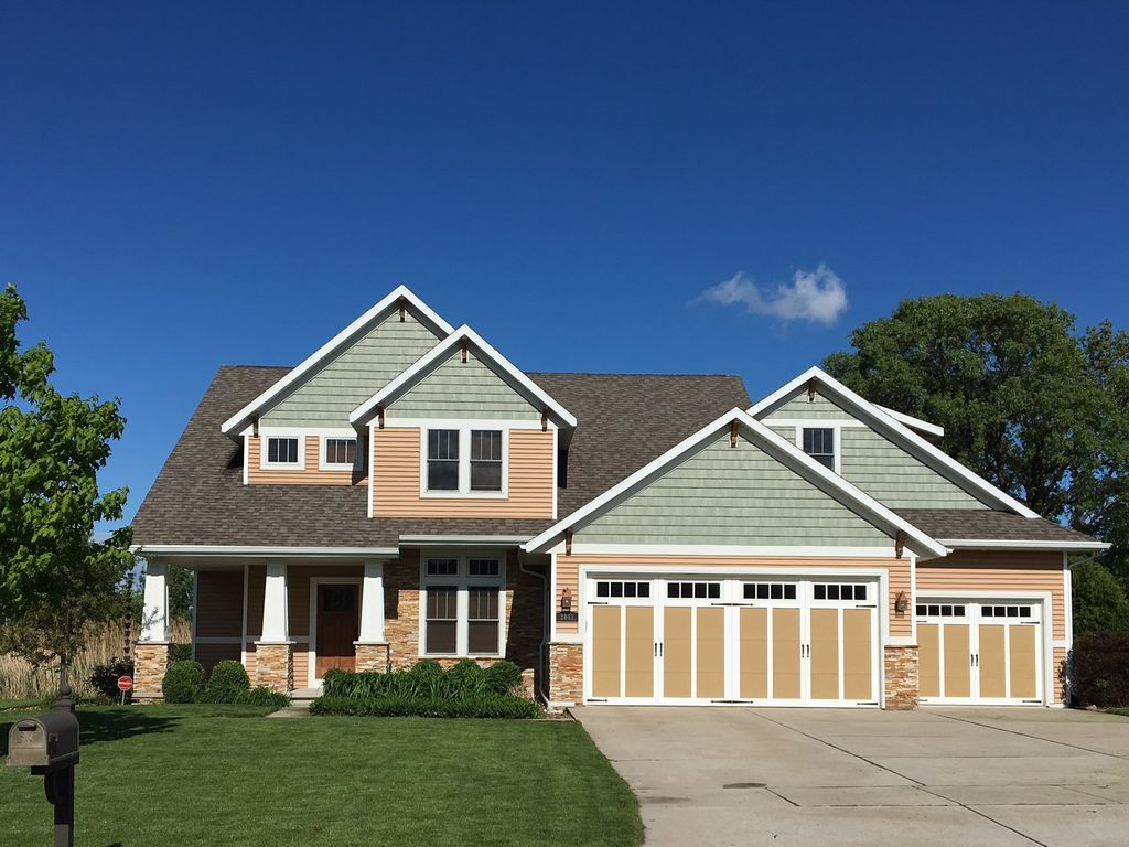 2043 Old Plank Ct, De Pere, WI 54115