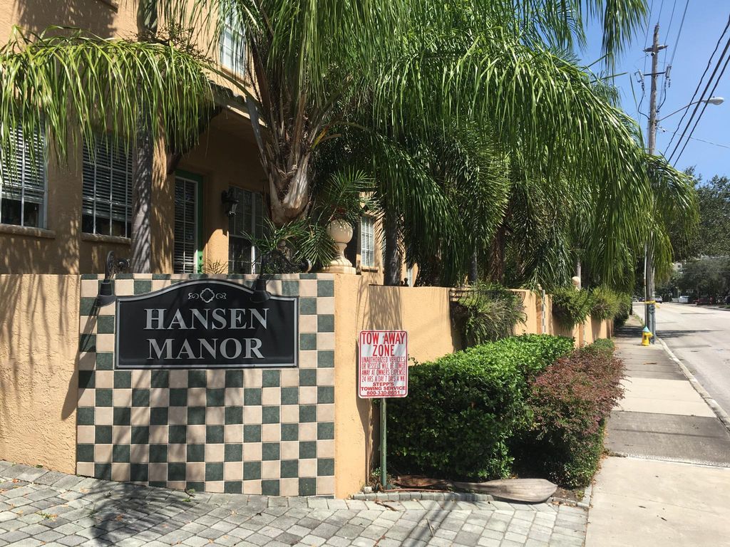 2904 Hansen Manor Ln, Tampa, FL 33611