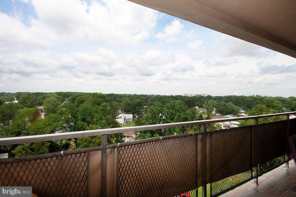 911 Barclay Towers, Cherry Hill, NJ 08034
