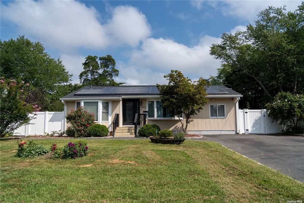 1535 N Gardiner Drive Bay Shore NY 11706 See Est Value Schools More 1535 N Gardiner Drive Bay Shore NY 11706 See Est Value Schools More