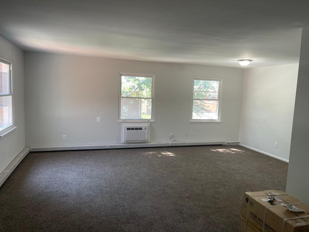 13805 Cedar Rd #305, Cleveland, OH 44118
