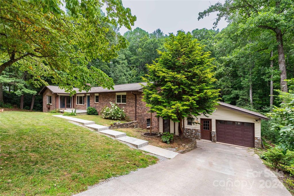61 Chukkar Trl, Hendersonville, NC 28792