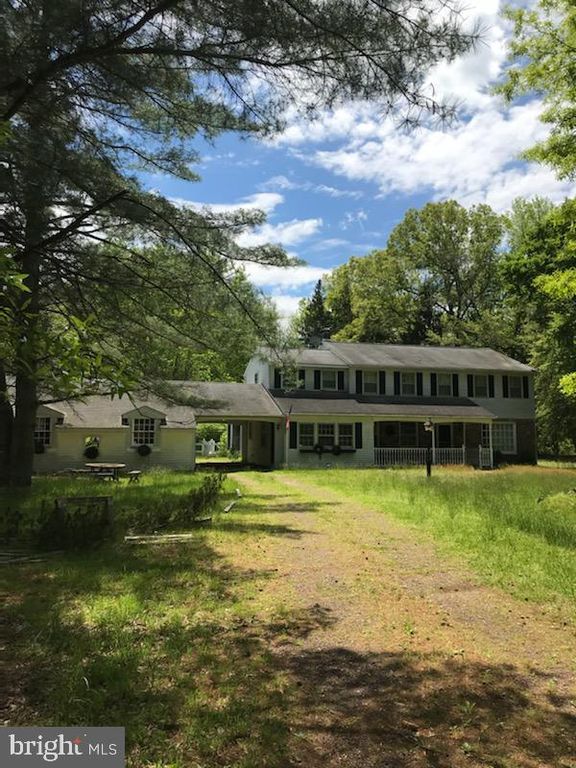 200 Taunton Lake Rd, Marlton, NJ 08053