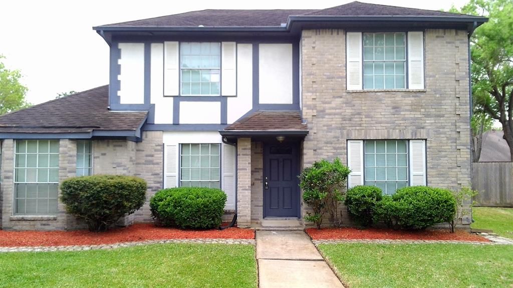 226 Queens Ct, Stafford, TX 77477
