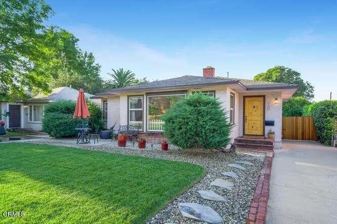 700 W Calaveras St, Altadena, CA 91001