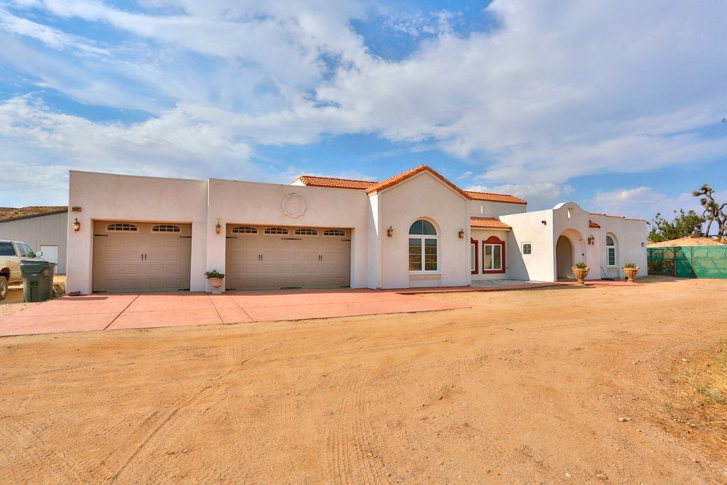 12592 Silverwood St, Hesperia, CA 92345 4 Bed, 4 Bath SingleFamily