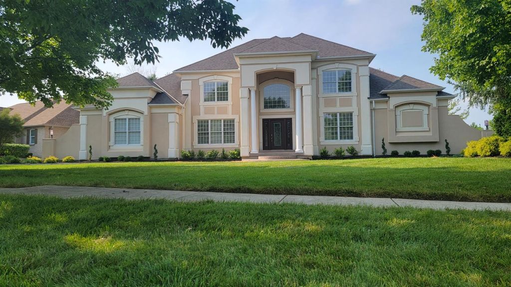 8306 Cherry Laurel Dr, Middletown, OH 45044