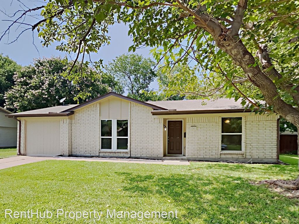 321 Meadowcreek Ln, Garland, TX 75043