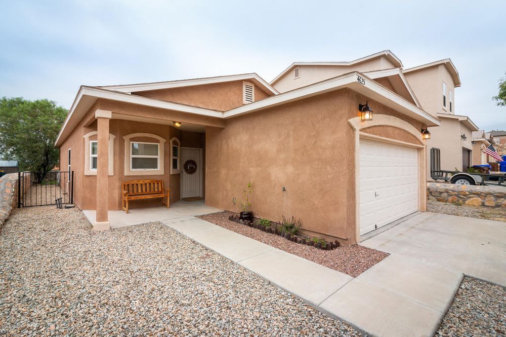 4625 Mesita St, Las Cruces, NM 88012