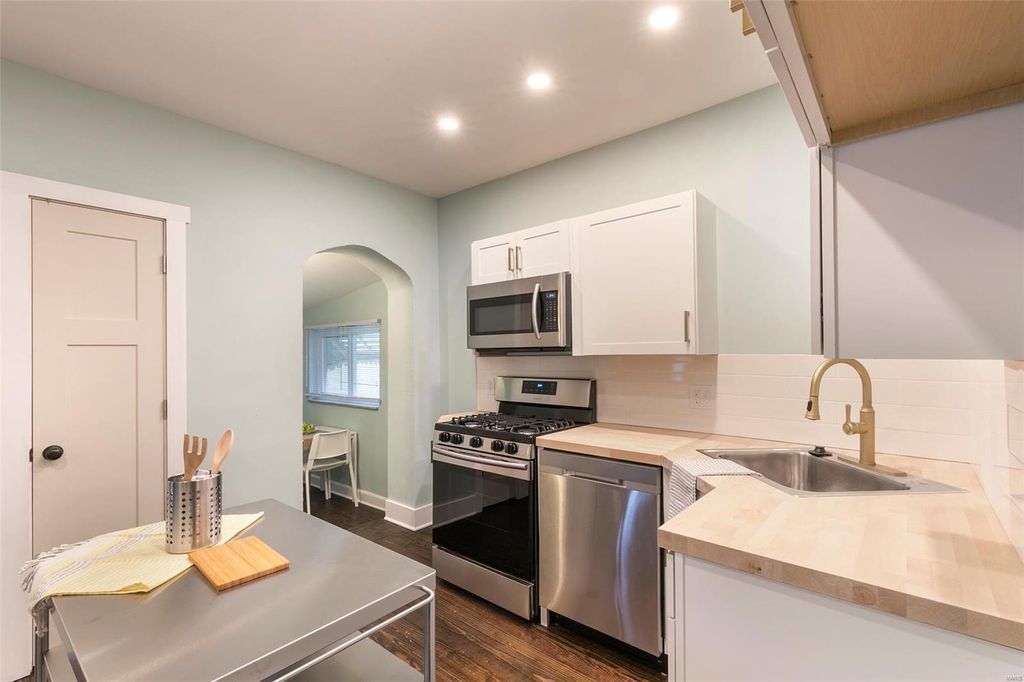 4948 Robert Ave, Saint Louis, MO 4 Bed, 2 Bath SingleFamily Home