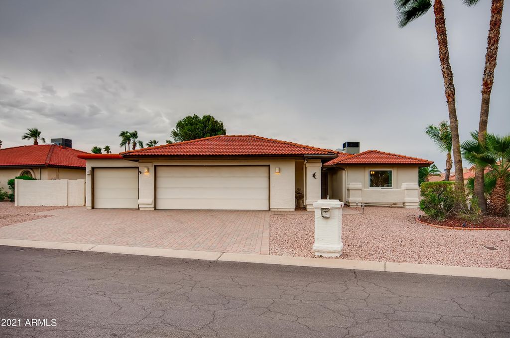 10301 E Silvertree Ct, Sun Lakes, AZ 85248