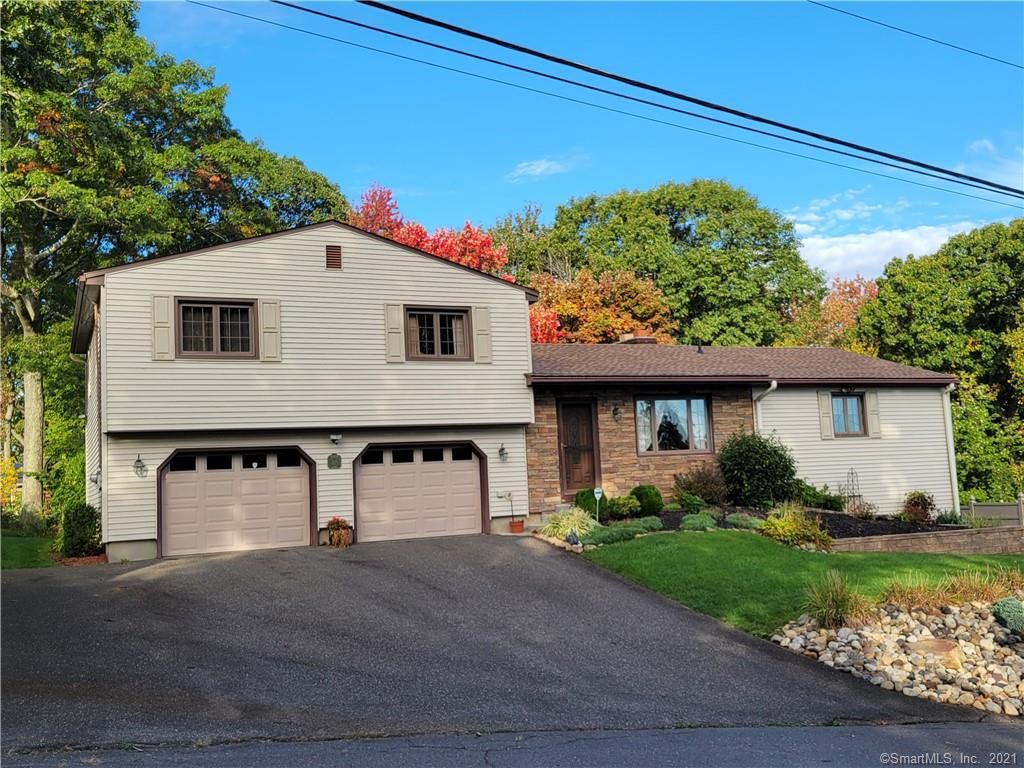 226 Juniper Ridge Dr, Waterbury, CT 06708
