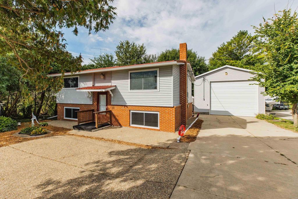 140 S Raymond Rd, Waterloo, IA 50703 Trulia