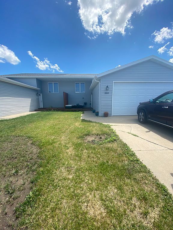 3203 Crimson St NW, Mandan, ND 58554