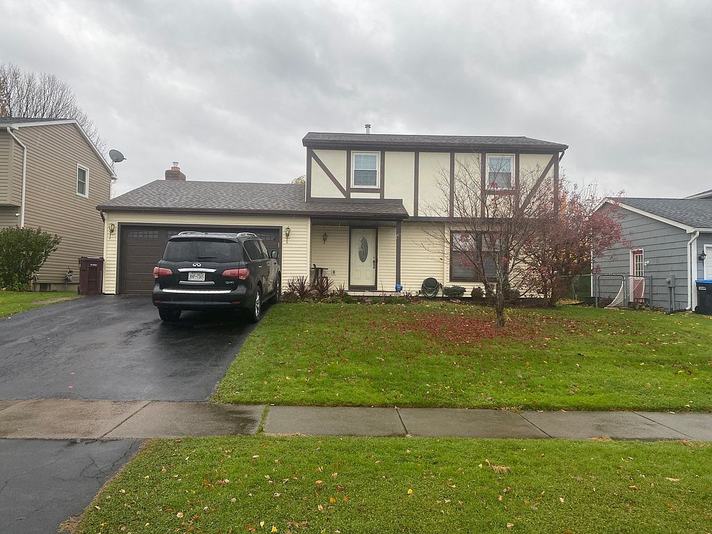 42 Pebbleview Dr, Rochester, NY 14612