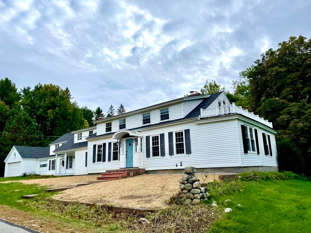67 Old Winthrop Rd, Wayne, ME 04284