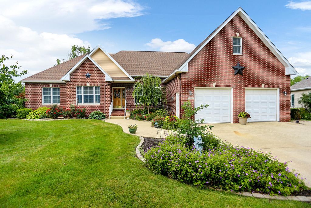 1511 River Bluff Ct, Mahomet, IL 61853