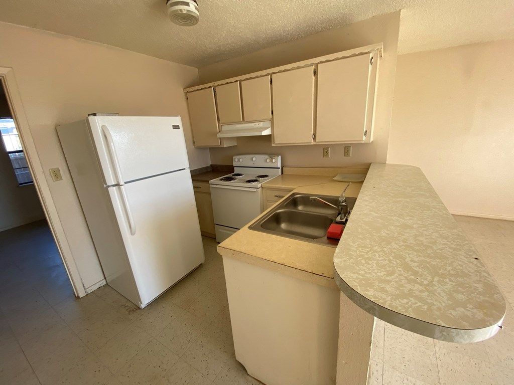 1106 E Bexar St, Crystal City, TX 78839 5 Bed, 3 Bath SingleFamily