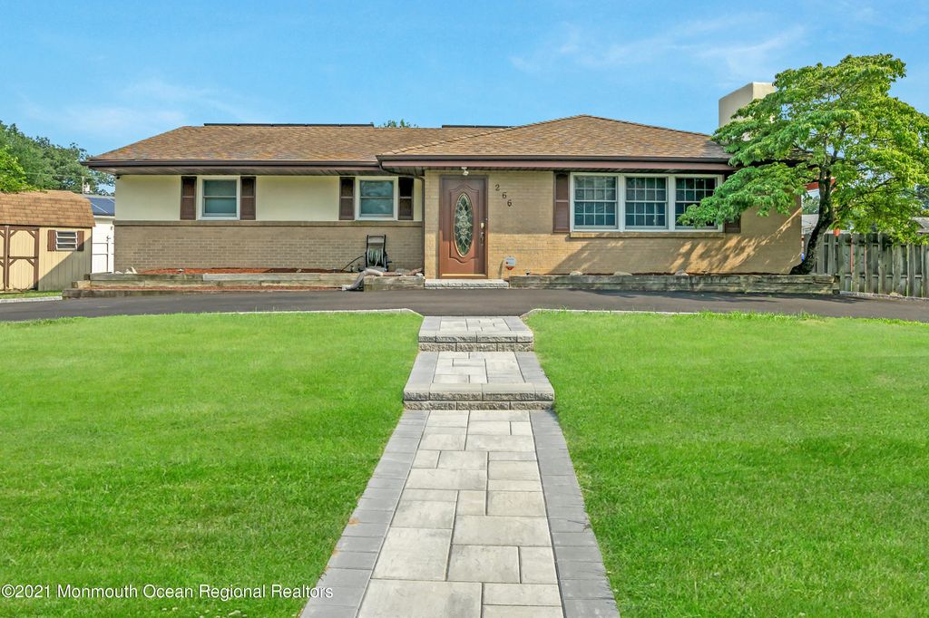 266 Huxley Dr, Brick, NJ 08723